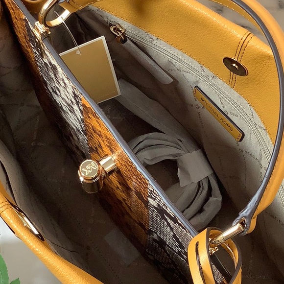 NWT Michael Kors Large Satchel & Large Phone Case Wallet Set - Picture 3 of 6